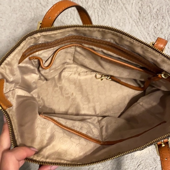 Micheal Kors purse - Picture 2 of 5